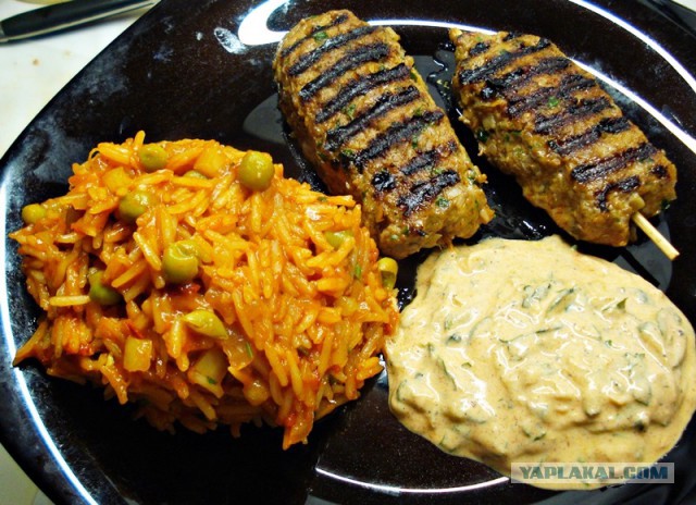 Летняя кухня. Чевапчичи с рисом по-балкански и цацики.