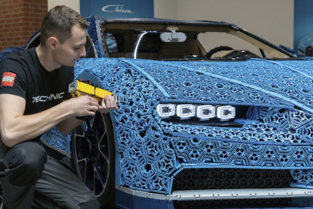 Как выглядит Bugatti Chiron из миллиона деталей Lego