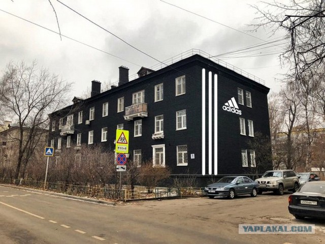 Черный цвет в России на примере сталинки