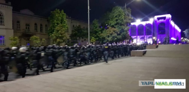 Спецназ штурмует резиденцию экс-президента Атамбаева