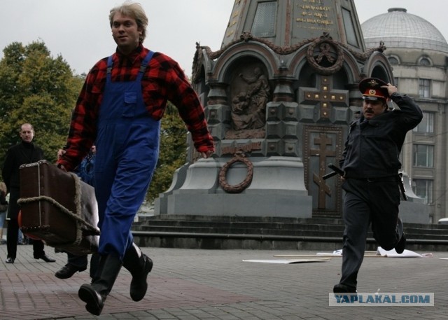 Прилетел в Москву куда дальше?