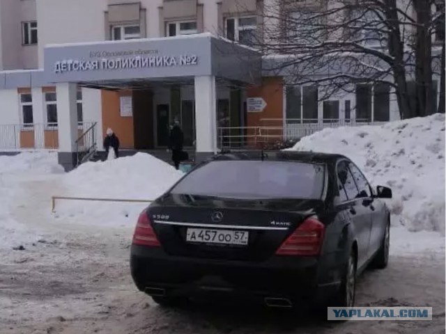 Губернатор Клычков передал служебный Мерседес на нужды медикам.