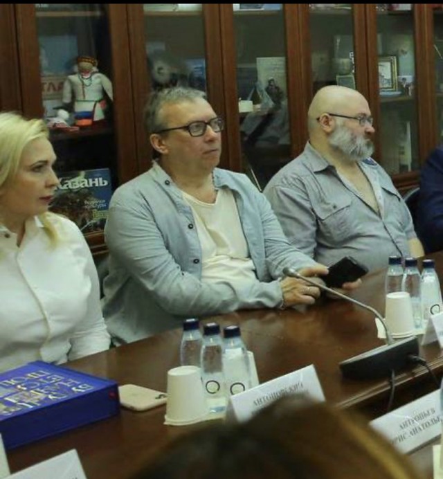 Иван Ургант предложил переименовать думскую группу ГРАД в ГОВНО