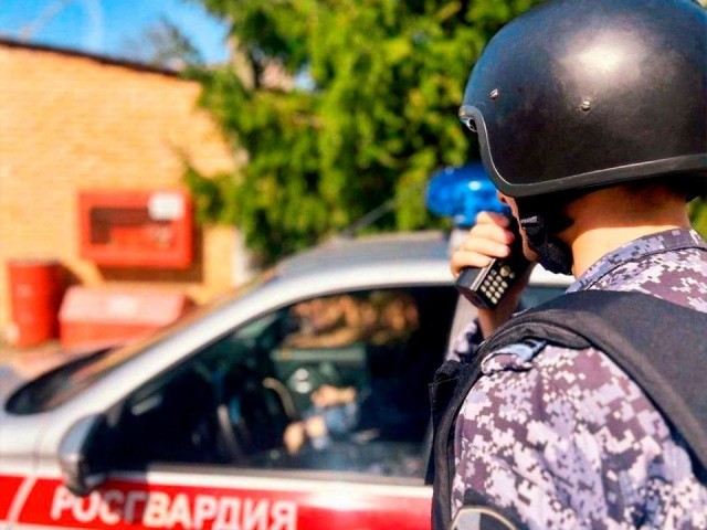 Росгвардейцы спасли жителя Подмосковья, который пытался перерезать себе вены