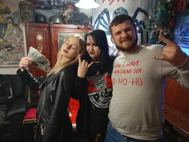 За радостную жизнь или горите в аду.
