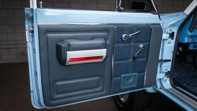 Jeep Cherokee в лёгком тюнинге. Немного автобезумия в фото.