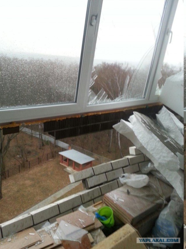 В Обнинске ураган сдул несколько балконов новой многоэтажки