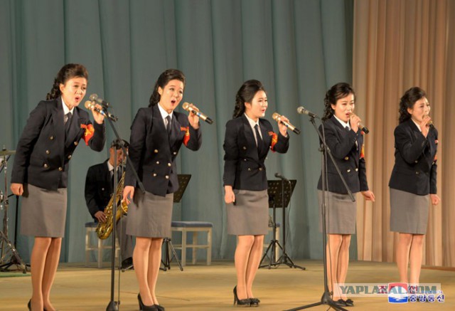 Реакция северокорейцев на артисток из Южной Кореи