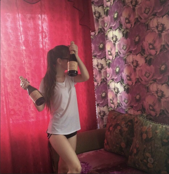 Дуры, хватит выёживаться перед фотиком