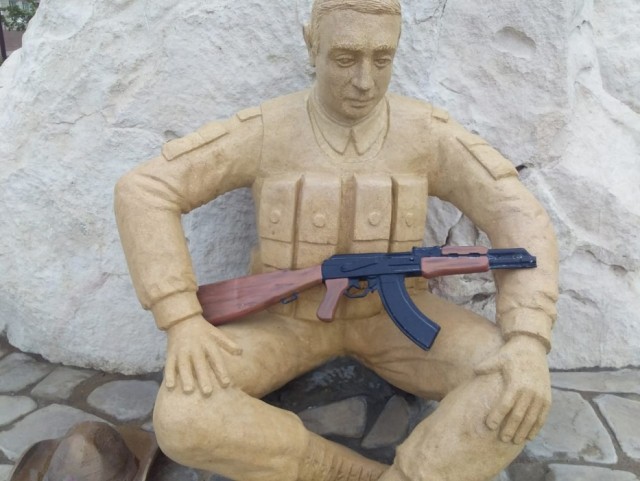 Памятник десантникам, открытый вчера в Лежневе