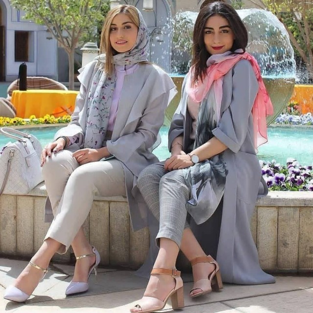 Иранские девушки в хиджабе.