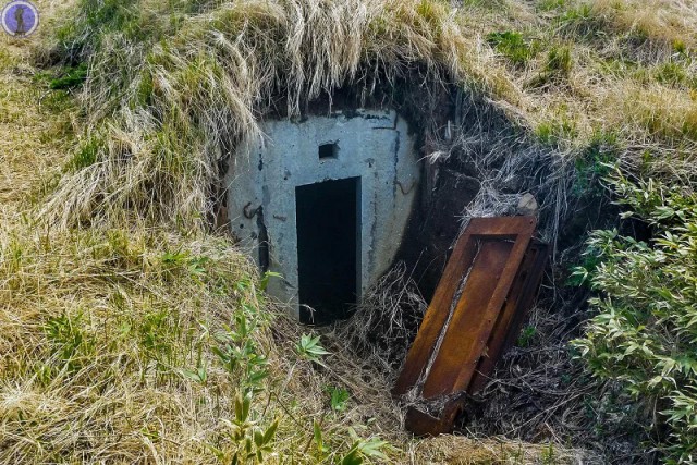 Заброшенные старые танки ИС-2 на Курилах. Они служили для защиты от высадки японского десанта