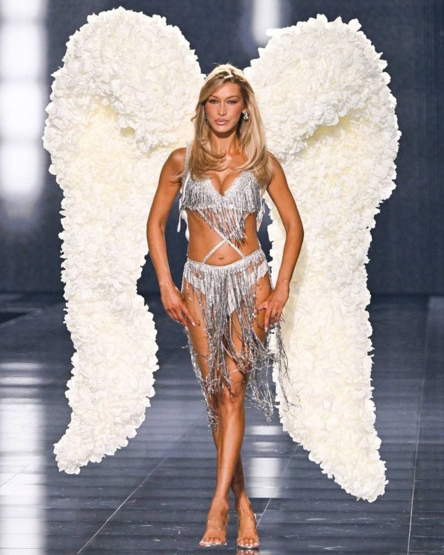 Ночью в Нью-Йорке прошло шоу Victoria’s Secret.