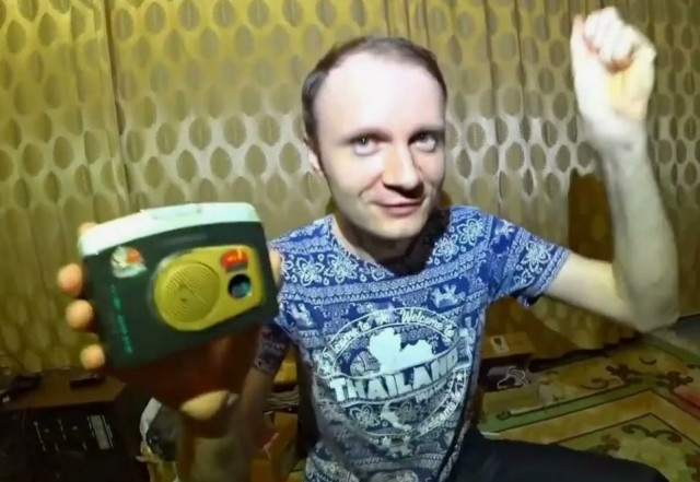 Ютубер собрал лампу, которая показывает насколько «шумно» вокруг в диапазоне 2,4–5 ГГц (Wi-Fi, Bluetooth и другая бытовая техника)