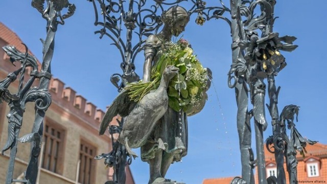 Самая целуемая девушка в мире.