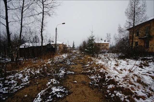 Заброшенный военный городок.