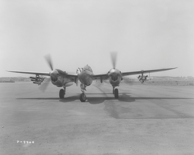 Многоцелевой истребитель P-38 «Lightning»