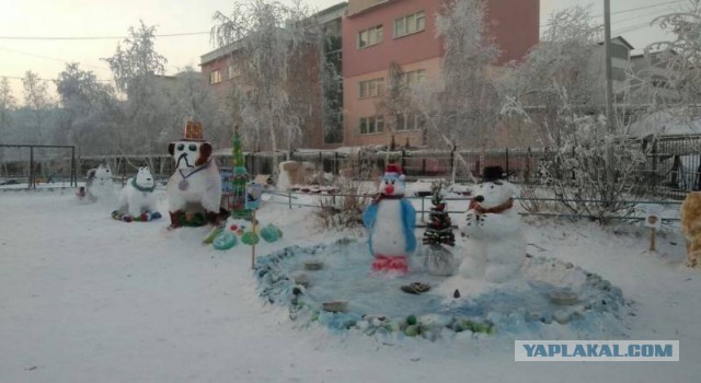 В Якутии из снега слепили советскую открытку