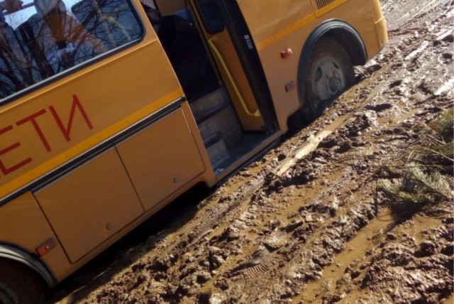 Обычный школьный автобус в Японии