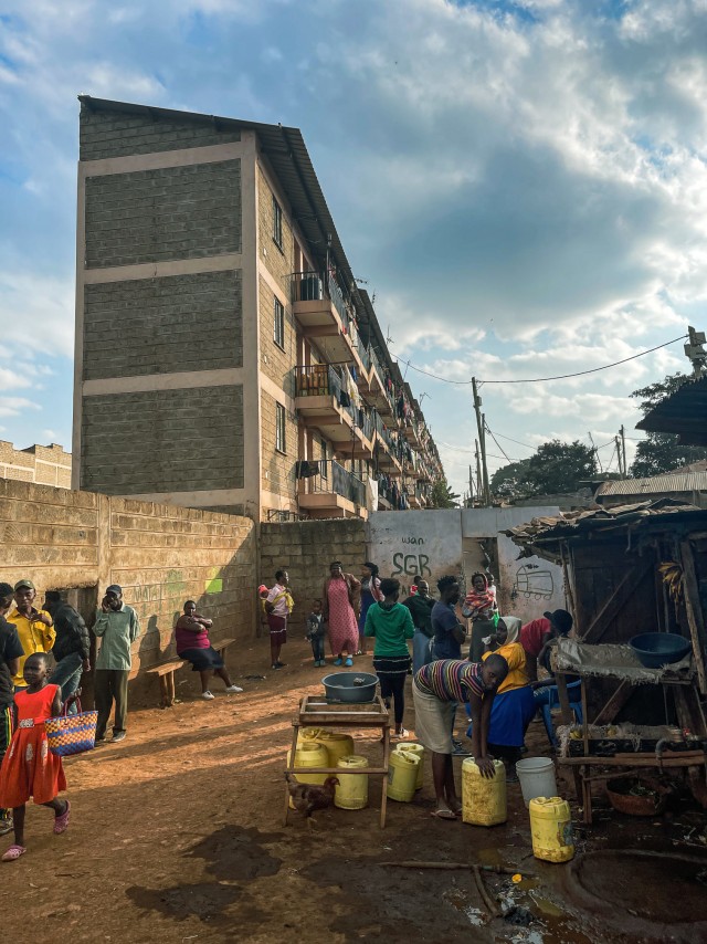 Самые большие африканские трущобы находятся в 5 км от центра столицы Кении. Тут живет больше миллиона человек