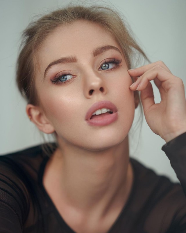 Милые дамы на Понедельник