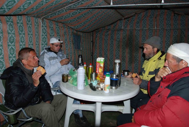 В горах Памира