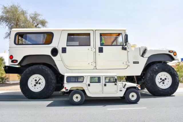 В ОАЭ построили самый большой в мире Hummer H1 размером с двухэтажный дом