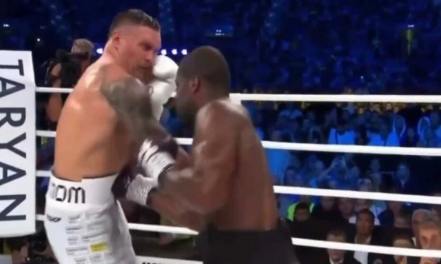 Александр Усик победил Дюбуа в 9 раунде!