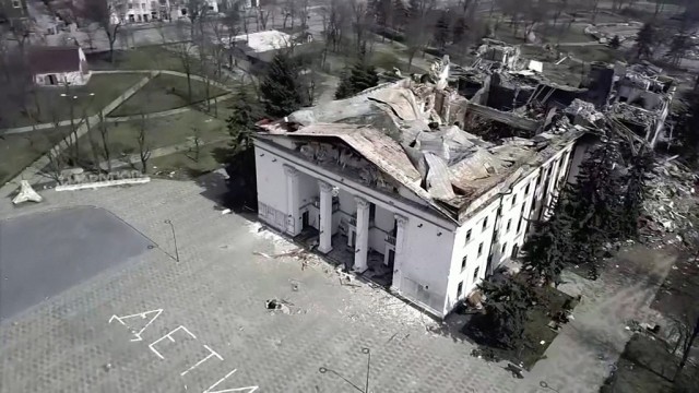 ВСУ ударили четырьмя ракетами HIMARS по культурно-досуговому центру им. Д. Гранина в Рыльске Курской области