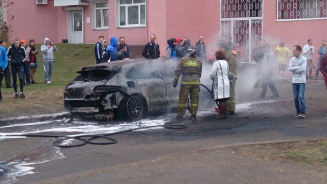 В Кемерово снова подожгли Новый Porsche нотариуса