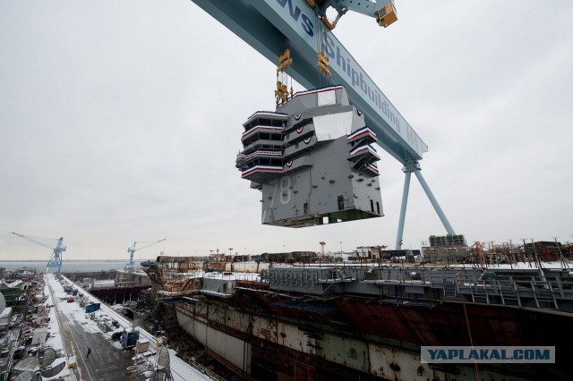 Деньги на воду: ВМС США приняли на вооружение авианосец за $13 млрд