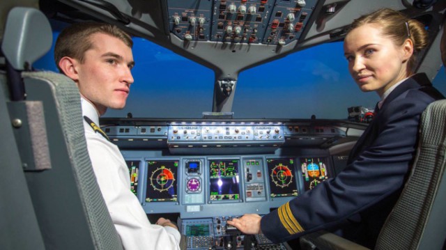 «Аэрофлот» раскритиковал всю систему образования российских пилотов: «Разбирать и собирать кукурузник больше не требуется»