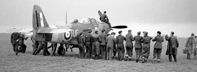 Р-39 Аэрокбра. Американская любимица сталинских соколов. История создания и основные модификации.