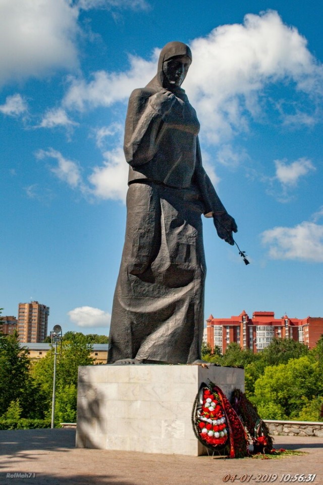 Этот День Победы порохом пропах