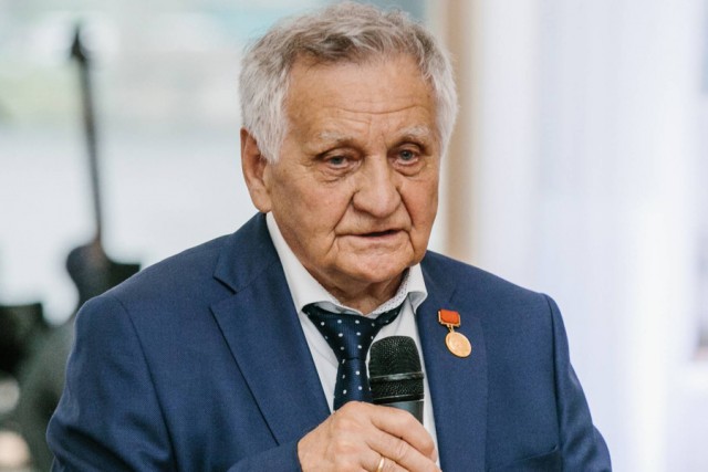 Видимо, Фемиде на то и повязка на глазах, чтобы не видеть подобного позорища