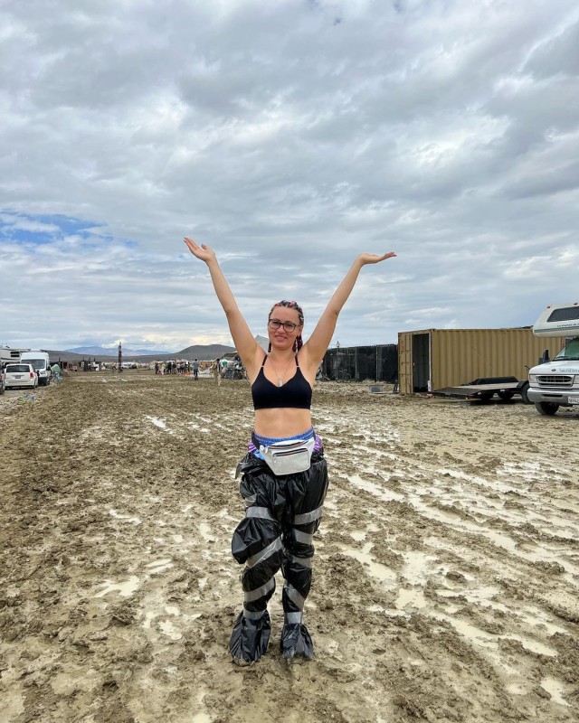 Девушки с фестиваля Burning Man-2023