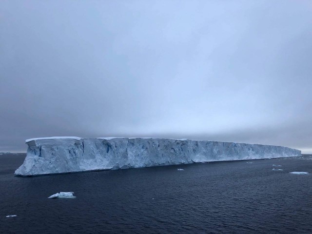 Крупнейший в мире айсберг
