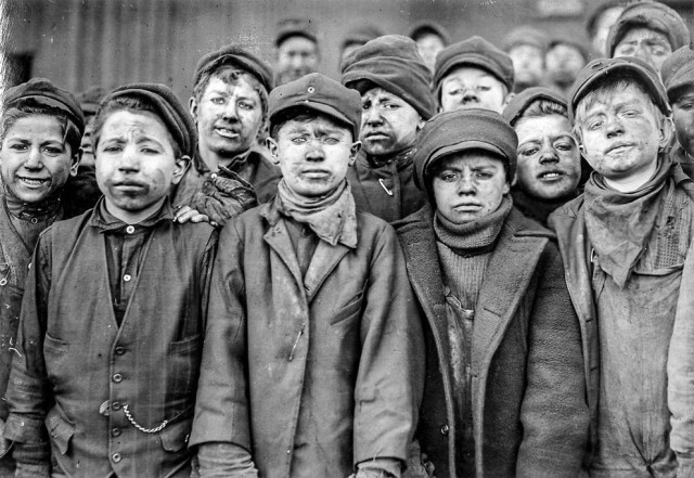 Госдума может разрешить привлекать школьников с 16 лет к опасным работам
