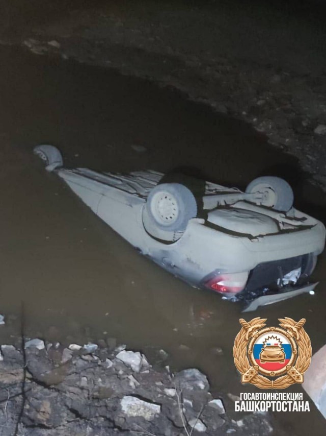 Смертельное ДТП в Башкирии: автомобиль перевернулся в овраг с талой водой