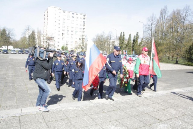 Власти Польши оцепили кладбище,