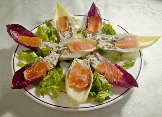 Фуршетный закусочный стол