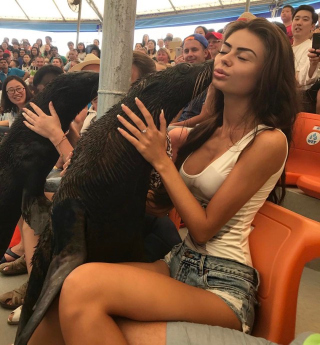 Девушки на улицах