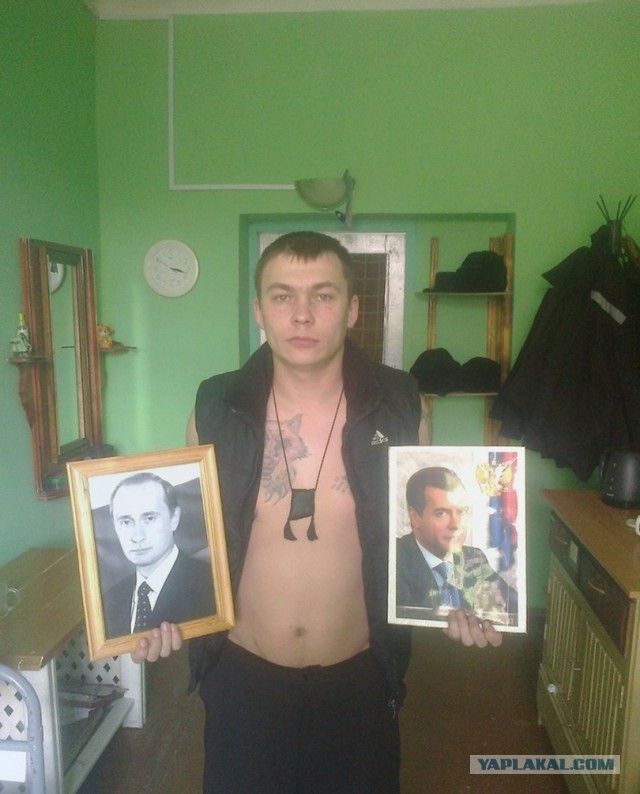 Зеленский заявил, что в кабинетах чиновников не должно быть его портретов: «Президент не идол. Повесьте лучше фото детей»