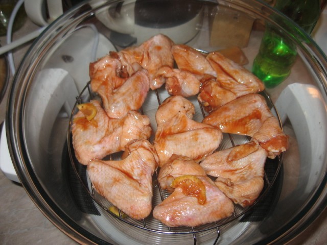 Ноги, хвосты… главное – крылья!, Кура-International–2, куриные крылья