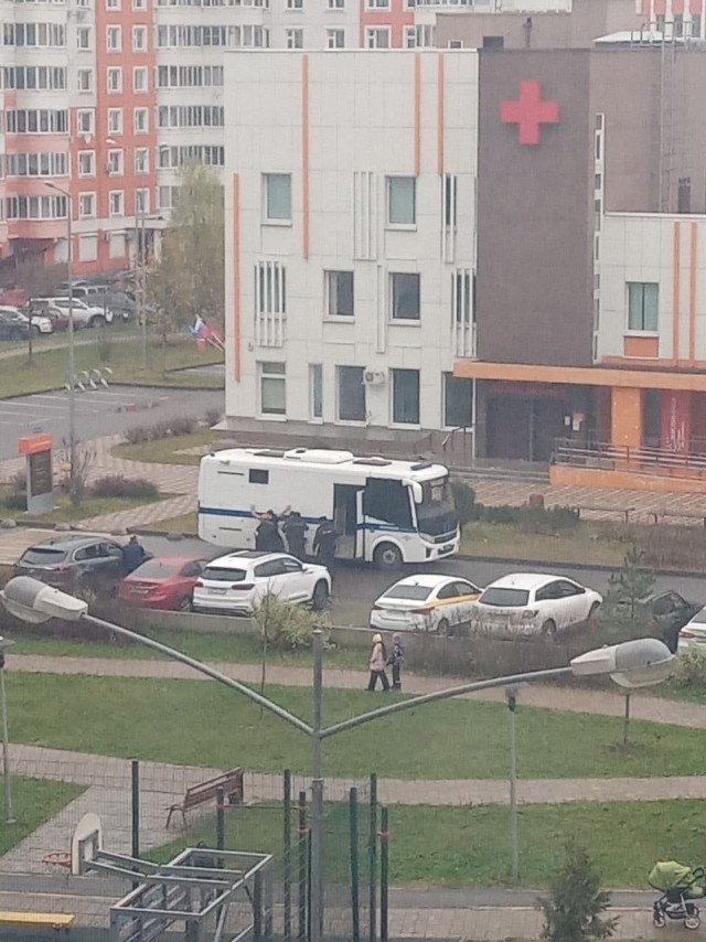 В Новых Ватутинках полиция устроила массовый рейд
