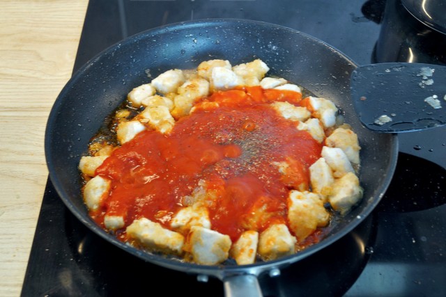 Запеканка ньокки с курицей и брокколи