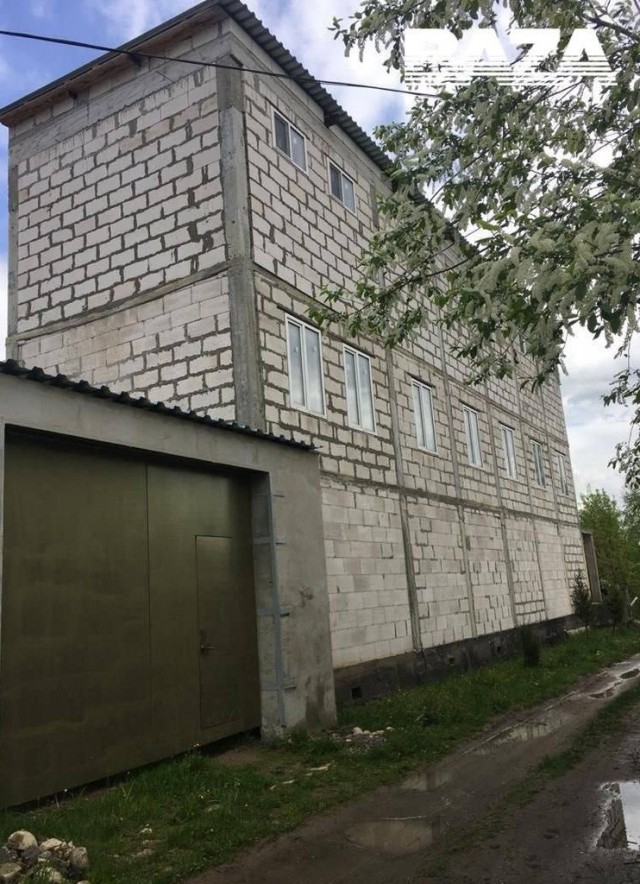 Перед вами обычный «дачный домик» в подмосковном СНТ, построенный на участке бывшего депутата.