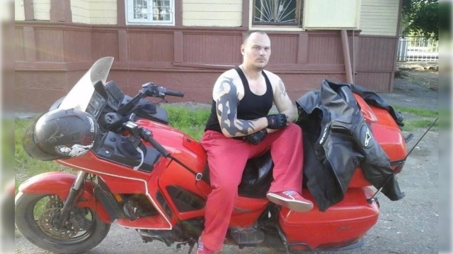 «Творил дичь, напарнику прострелил пах». Дебошир, избивший уральского ученого, был с позором изгнан из ГАИ