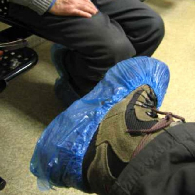 Карателям в зоне "АТО" выдают обувь из бумаги