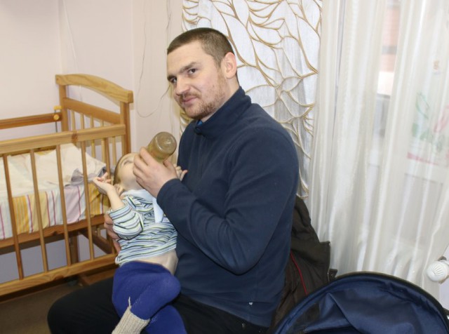 История 2-летнего парализованного мальчика, у которого умерла мама